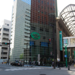 福岡市・天神に百貨店と広場とオフィスを創出　開業20年のエルガーラ