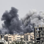米支援のシリア部隊、IS「首都」の半分を制圧