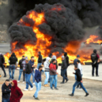 パレスチナ人とイスラエル軍衝突、2人死亡・80人けが