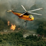 米加州南部の山火事「トーマス」、近隣市町村へ拡大の恐れ