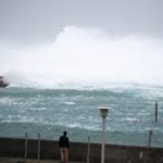 台風24号：沖縄は7万3460戸が停電（29日午前8時半現在）