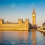 英国議会、メイ政権への不信任案を否決