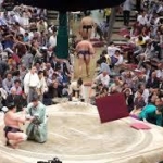 日米首脳が大相撲観戦＝トランプ氏、大統領杯を授与