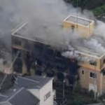 20人の死亡を確認、心肺停止10人以上　京アニ火災、現場には刃物　男「死ね」と叫ぶ