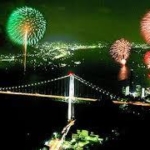 関門海峡の夜空に広がる「フェニックス」も　花火大会に90万人