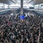 香港空港がデモの影響で全便欠航へ