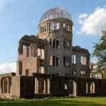 広島原爆忌、市長「核なき世界へ主導を」…被爆者初の１５万人割れ