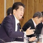 二階幹事長、岸田政調会長留任へ　首相方針、党の安定重視
