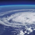 非常に強い台風21号 小笠原諸島に最接近 記録的暴風のおそれ