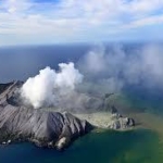 NZ火山噴火、さらなる生存者いない見通し 8人が依然不明