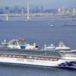 横浜・クルーズ船の感染者10人を病院搬送へ