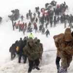 トルコ、雪崩で38人死亡　捜索隊員も被害、75人負傷