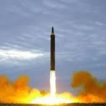 北朝鮮が飛翔体発射　日本海に、EEZ外落下か