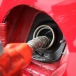 ガソリン16週ぶりに値上がり　経済活動の一部再開で需要増
