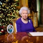 英国女王「暗い夜にも希望」　国民の親切心を称賛