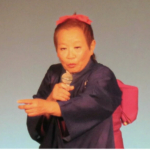 正司敏江さん死去　脳梗塞で　夫婦漫才「敏江・玲児」大きなピンクのリボンに着物で