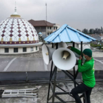 モスクの大音量に抗議すると処罰対象？ インドネシアの宗教的な不協和音