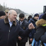 ベラルーシ大統領が国境訪問 移民らのEU側への越境支援を約束