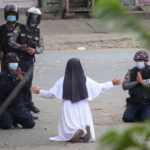 警官にひざまずいた修道女「今でも体が震える」 ミャンマー、クーデターから1年