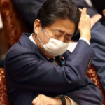 抗議殺到！「アベノマスク配送料」に10億円の血税って…着払いにしなかった岸田首相の思惑
