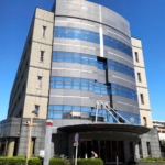 「空手五段」の東京国税局職員、妻殴り大けがさせた疑いで逮捕
