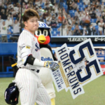 シーズン５５本塁打の村上宗隆も所属 吉本興業はスポーツマネジメント最大手勢力だ！