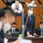 寺田総務相、「脱税の意図ない」 報酬手続きめぐる疑惑 辞任も否定