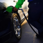 ガソリン補助金上限、23年1月から引き下げ 毎月2円ずつ＝経産省