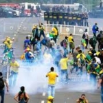 ブラジルで前大統領の支持者が暴徒化　5千人が大統領宮殿や議会突入