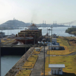 パナマ運河、通過待ちの船舶数が減少 ルート変更の船舶も