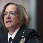 女性初の米海軍トップの人事承認 共和党の妨害による「空席」解消