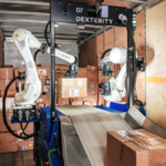 トラックの荷積みをAIロボットで 佐川急便など、国内初導入へ実験