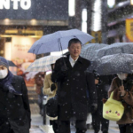 ゆりかもめが立往生、乗客５５０人が走行路上を歩き避難…東京都内に大雪