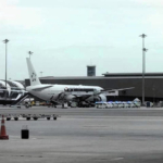 ロンドン発のシンガポール航空が緊急着陸 1人死亡、乱気流の影響か